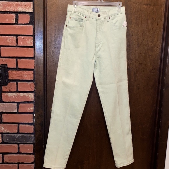 Beautiful LIGHT GREEN JEANS - Picture 4 of 11